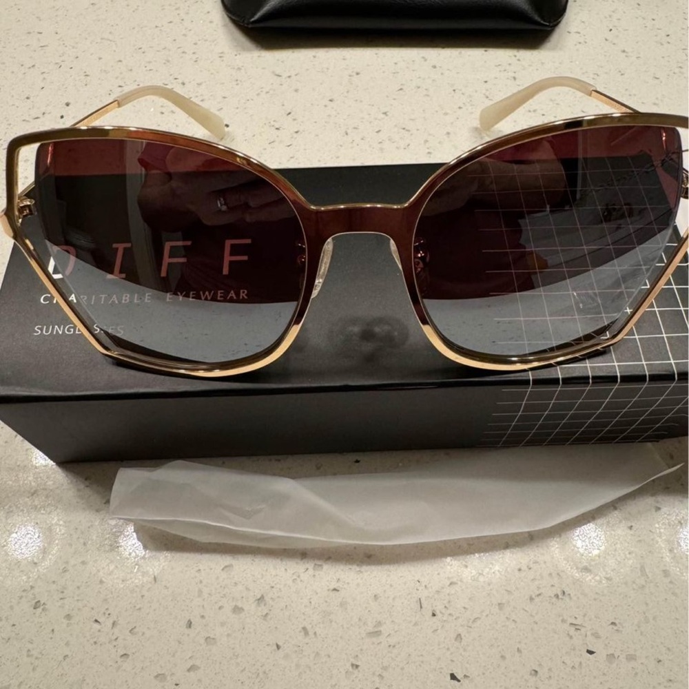 Diff Donna III sunglasses- NWT